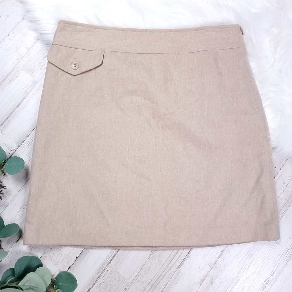 Sz 4 Banana Republic Khaki colored Skirt